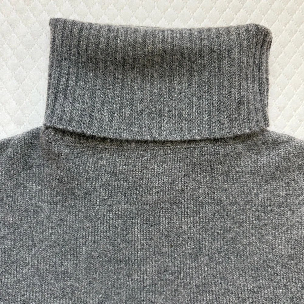 Lily McNeal 100% Cashmere Gray Turtleneck Tunic Sweater Size XS - Picture 3 of 6